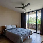 Sapphire - 2 Floors With Private Roof And Pool & Club Access *