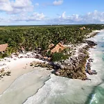 Hotel Diamante K - Inside National Park Tulum