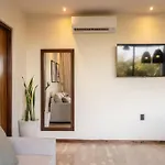 New 2 Bed And Bath - - Views To The Jungle *