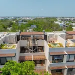 Luxury Apt Gym Jacuzzi Wifi Starlink