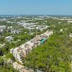 Luxury Apt Gym Jacuzzi Wifi Starlink