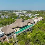 Luxury Apt Gym Jacuzzi Wifi Starlink