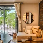 Art Design Loft With Pool, Big Gym, Spa, Hot Tub *