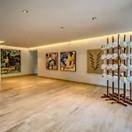Art Design Loft With Pool, Big Gym, Spa, Hot Tub *