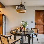 Art Design Loft With Pool, Big Gym, Spa, Hot Tub *