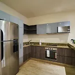 Luxury Poolside Gem With Pool, Jacuzzi & Gym