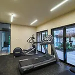 Luxury Poolside Gem With Pool, Jacuzzi & Gym