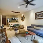 Luxury Poolside Gem With Pool, Jacuzzi & Gym