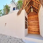 Exotic Villa For 10 People With Cenote-Style Pool