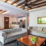 Yoga Friendly 2Br With Direct Olympic Pool Access