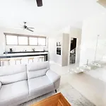 Luxury House Tomanoa - 10pers - 4rooms - Pool - Hotjacuzzi - Speed Wifi -waterfall
