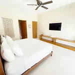 Luxury House Tomanoa - 10pers - 4rooms - Pool - Hotjacuzzi - Speed Wifi -waterfall *