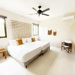Luxury House Tomanoa - 10pers - 4rooms - Pool - Hotjacuzzi - Speed Wifi -waterfall