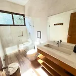 Luxury House Tomanoa - 10pers - 4rooms - Pool - Hotjacuzzi - Speed Wifi -waterfall Villa