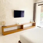 Luxury House Tomanoa - 10pers - 4rooms - Pool - Hotjacuzzi - Speed Wifi -waterfall Villa *