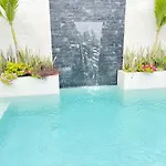 Luxury House Tomanoa - 10pers - 4rooms - Pool - Hotjacuzzi - Speed Wifi -waterfall *