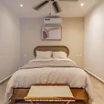 Bright 1 Bd With Balcony *