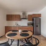Bright 1 Bd With Balcony