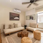 Bright 1 Bd With Balcony *