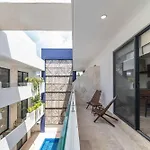 Holiday home Bright 1 Bd With Balcony
