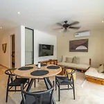 Bright 1 Bd With Balcony *