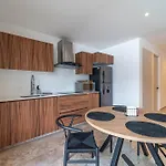 Bright 1 Bd With Balcony Holiday home