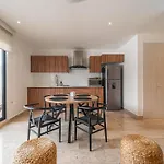 Bright 1 Bd With Balcony *