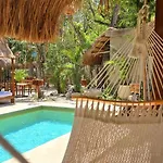 Kin Jungle Deluxe Guest house 4*
