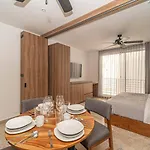 King With Private Balcony, Rooftop Pool, Gym Сasa de vacaciones