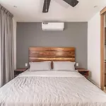 Сasa de vacaciones King With Private Balcony, Rooftop Pool, Gym *