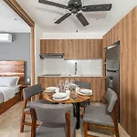 Сasa de vacaciones King With Private Balcony, Rooftop Pool, Gym *