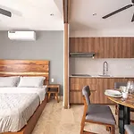 Сasa de vacaciones King With Private Balcony, Rooftop Pool, Gym *