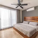 King With Private Balcony, Rooftop Pool, Gym Сasa de vacaciones