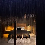 Hotel Amana , Front *