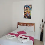Riviera 5 Hotel *