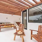 Luxury 4Br Villa With 3 Pools & Paddle Court, Karanda