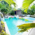 Luxury House Tomanoa - 10pers - 4rooms - Pool - Hotjacuzzi - Speed Wifi -waterfall