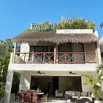 Luxury House Tomanoa - 10pers - 4rooms - Pool - Hotjacuzzi - Speed Wifi -waterfall Tulum