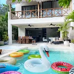 Luxury House Tomanoa - 10pers - 4rooms - Pool - Hotjacuzzi - Speed Wifi -waterfall