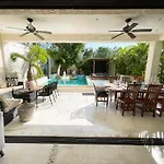 Villa Luxury House Tomanoa - 10pers - 4rooms - Pool - Hotjacuzzi - Speed Wifi -waterfall *