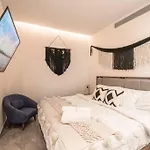 Mistiq Luxury Getaway Villa *
