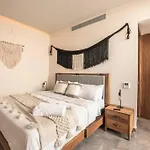 Mistiq Luxury Getaway Villa *