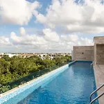 Brand New With King Bed And Rooftop Pool *