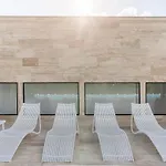 Brand New With King Bed And Rooftop Pool