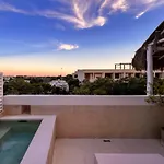 Stylish Mexican Interior Ph- Private Rooftop -gated Community