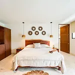 Stylish Mexican Interior Ph- Private Rooftop -gated Community *