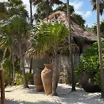 Hotel Amana , Front *
