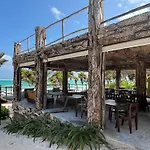 Hotel Amana , Front *