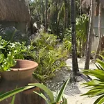 Amana , Front Hotel