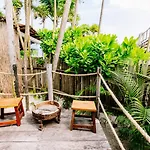 Hotel Amana , Front